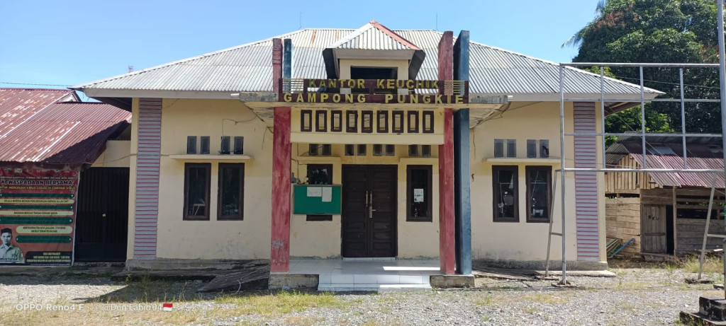 Kantor Keuchik Desa Pungkie Kec. Kaway XVI